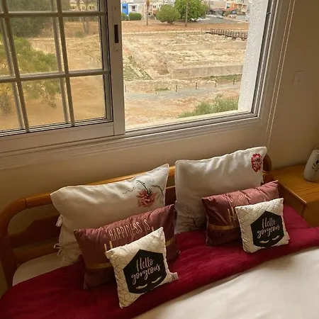 Comfort With Smart Tv & Netflix