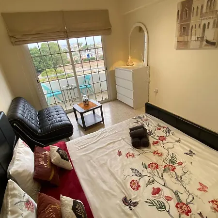 Comfort With Smart Tv & Netflix