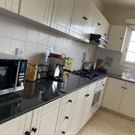 Comfort With Smart Tv & Netflix Rum i privatbostad Larnaca