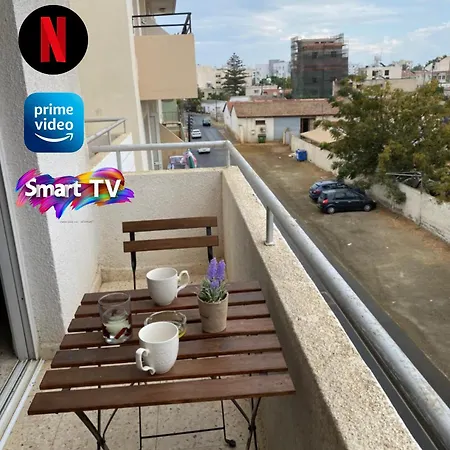 Comfort With Smart Tv & Netflix * Larnaca