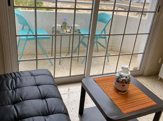 Comfort With Smart Tv & Netflix